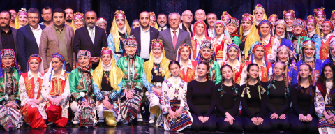 "Öğretmen Yaparsa En Güzelini Yapar!" Bursa’da Öğretmenlerden Ayakta Alkışlanan Muhteşem Gösteri