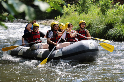 Orhaneli Kocasu Çayı'nda rafting heyecanı yaşandı