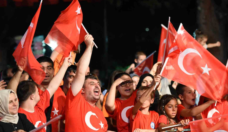 Yıldırım Belediyesi, Cumhuriyetin 102. yıl dönümünü düzenlediği etkinliklerle gurur ve