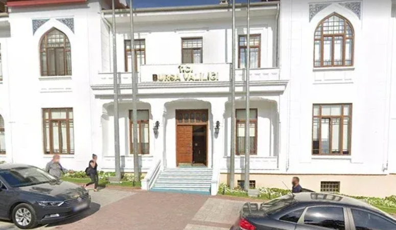 Valilik ve üst düzey kamu yöneticilerinin isimleri kullanılarak “yardım” adı