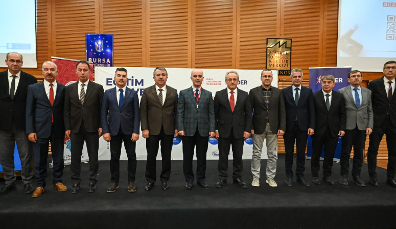 İGEDER işbirliğiyle düzenlenen zirvede, İmam Hatip Okullarına yönelik konferanslar ve