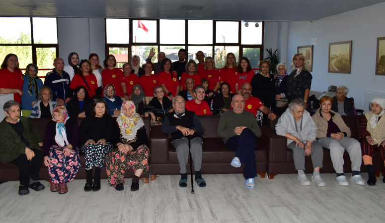 Bursa'nın Mudanya ilçesinde bulunan özel bir huzurevi gönüllere dokunan özel