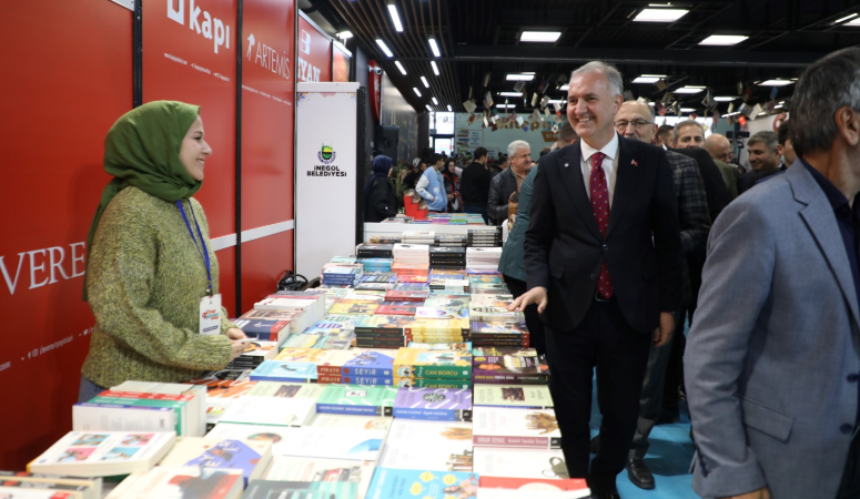 İnegöl Belediyesi’nin bu yıl 9’uncusunu düzenlediği Kitap Günleri tüm hızıyla