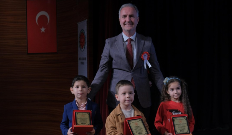 1928 yılında Gazi Mustafa Kemal Atatürk’ün Millet Mektepleri Başöğretmenliği unvanını