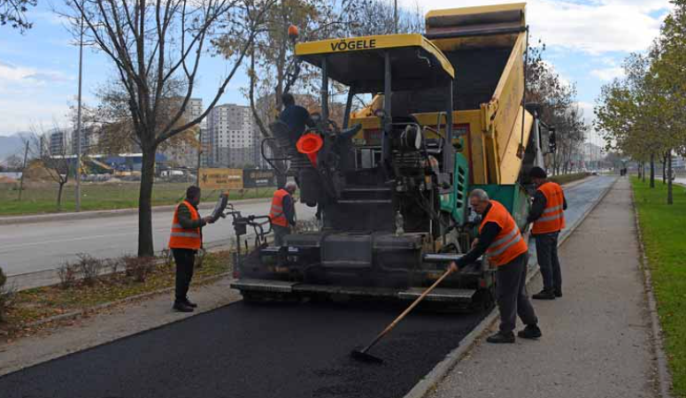Yürüyüş yollarını daha düzenli ve konforlu görünüme kavuşturmak amacıyla çalışmalarını