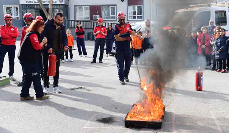 Osmangazi Belediyesi, öğrencilerin afetlere karşı bilinçli ve hazırlıklı bireyler olarak