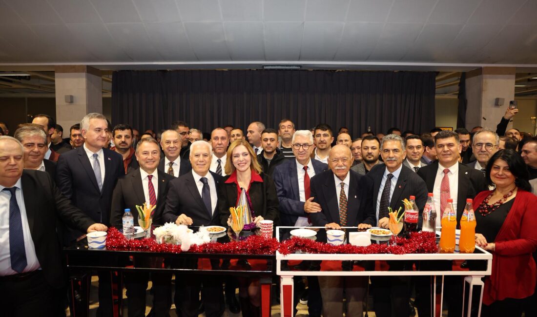  Bursa Büyükşehir Belediye Başkanı Mustafa Bozbey, Büyükşehir Belediyesi çalışanlarıyla