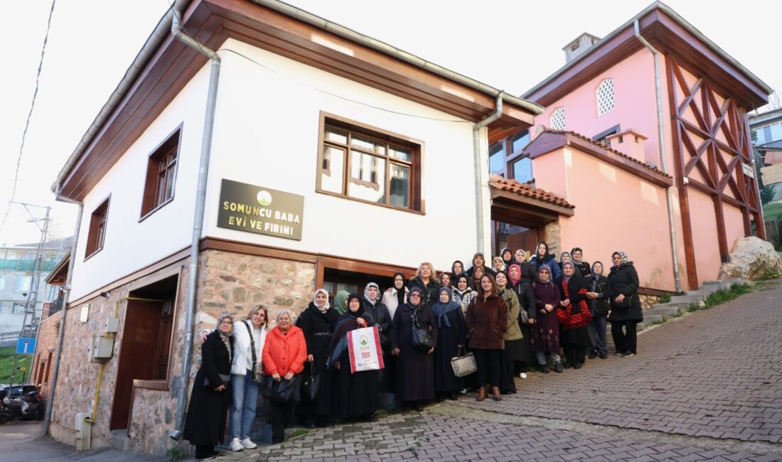 Bursa'nın merkez Osmangazi ilçesinde yaşayan vatandaşlar, Osmangazi Belediyesi’nin düzenlediği kültür