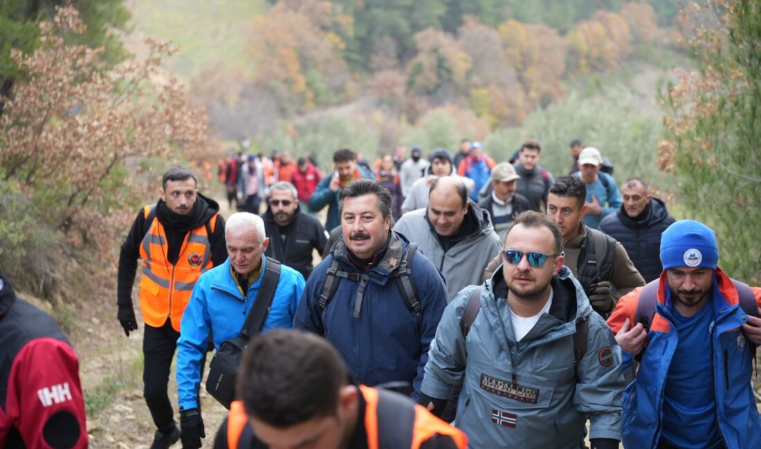 Yenişehir Belediye Başkanı Ercan Özel, 140 doğaseverle birlikte 12 kilometrelik