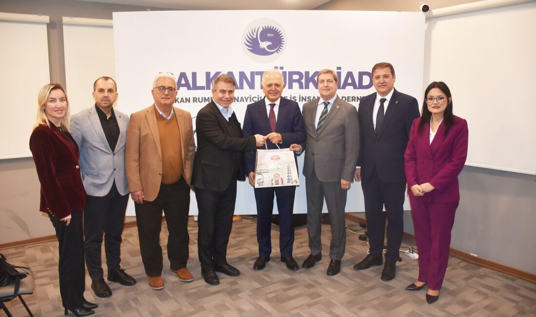Balkan Rumeli Sanayicileri ve İş İnsanları Derneği (BALKANTÜRKSİAD) Yönetimi üyelerinin