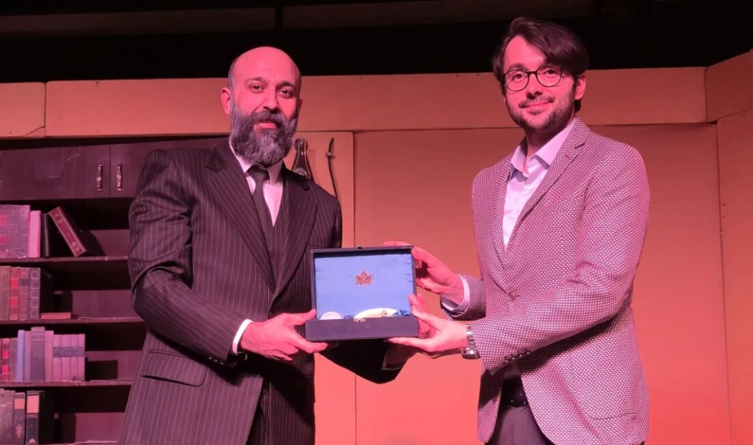 Bursa Devlet Tiyatrosu tarafından sahnelenen “Şair, Şiir, Şuur: Mehmet Akif
