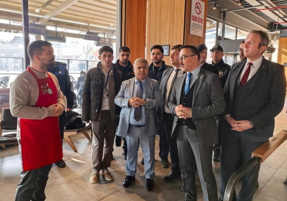 Bursa'nın İnegöl ilçesinde Kaymakam Eren Arslan ve beraberindeki heyetle kafelerde