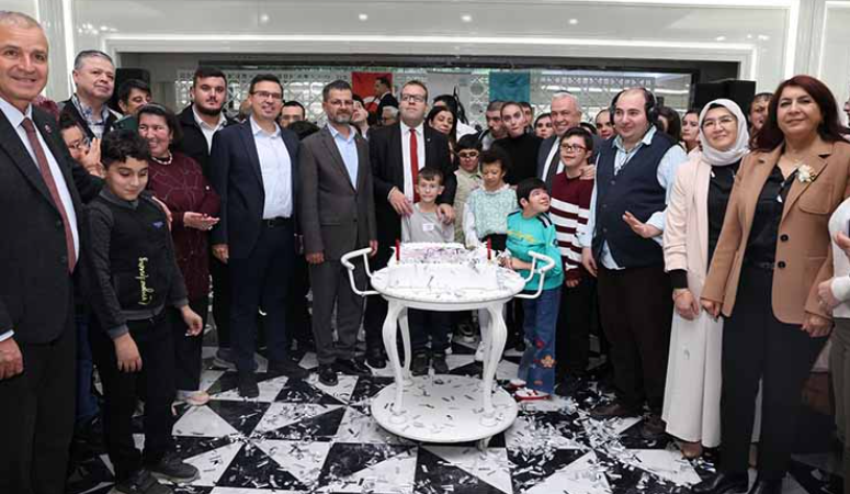 Nilüfer Belediyesi'nin düzenlediği gecede Bizim Ev Engelliler Sosyal Yaşam Destek