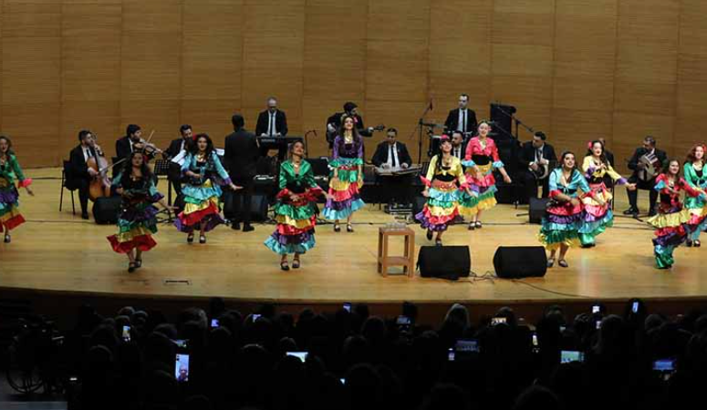 Bursa Büyükşehir Belediyesi Orkestra Şube Müdürlüğü Çalgıcı Mektebi Orkestrası tarafından