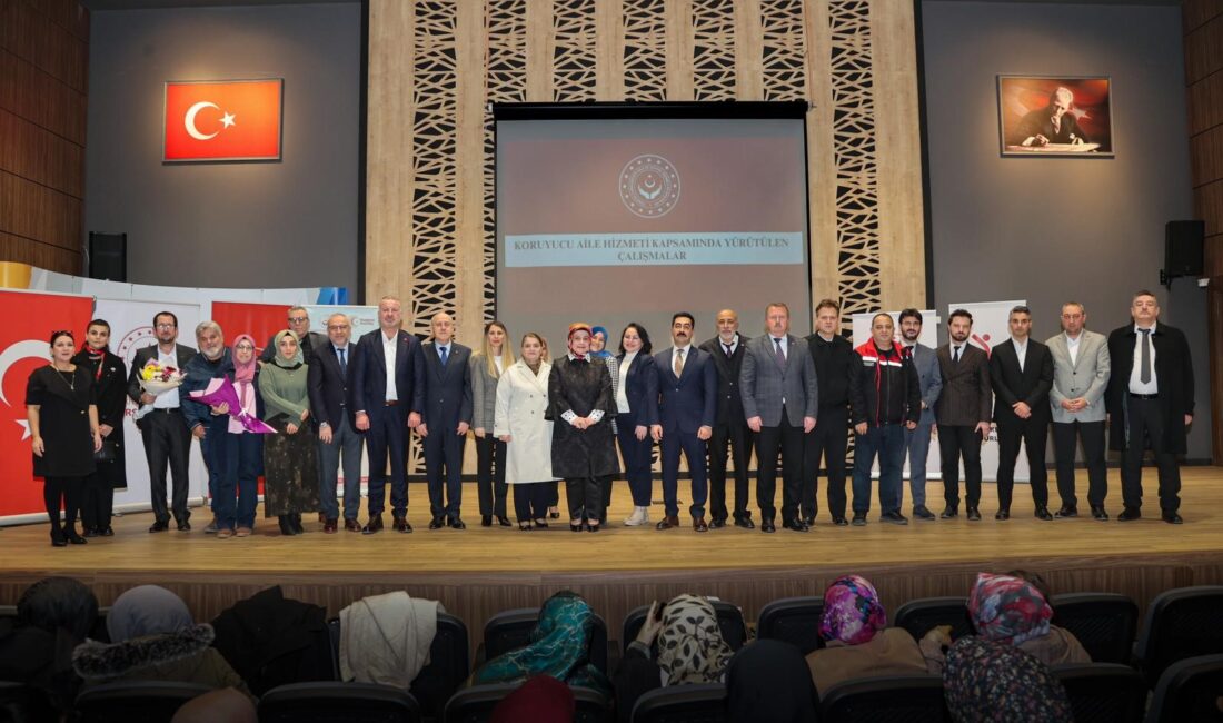 Bursa Valisi Erol Ayyıldız'ın eşi Uzman Doktor Dilek Didem Ayyıldız,