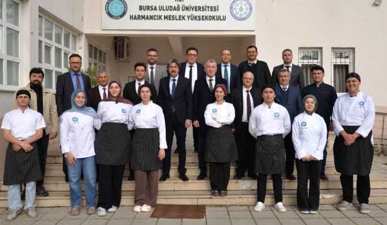 Bursa Uludağ Üniversitesi (BUÜ) yöneticileri, eğitim-öğretim faaliyetlerini ve yürütülen projeleri