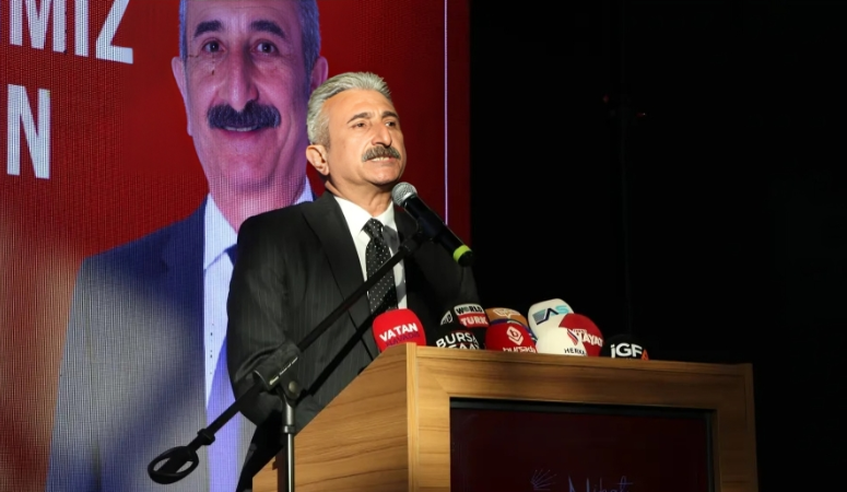 CHP Bursa İl Başkanı Nihat Yeşiltaş, kentte yıllardır tamamlanmayan kamu