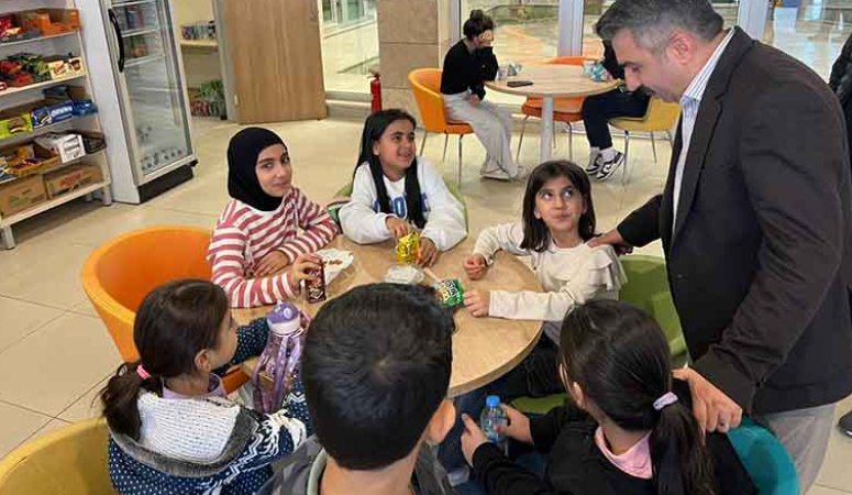 Karapınar Yıldırım Gençlik Merkezi’nde gençlerle bir araya gelen Yıldırım Belediye