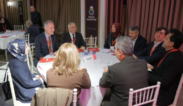 İnegöl Belediyesi, tüm dünyanın kronik sorunu olarak görülen aile kurumundaki