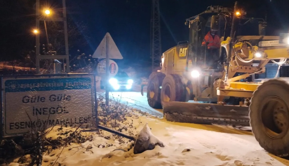 İnegöl’de dün başlayan kar yağışı özellikle yüksek kesimlerde etkili olurken,