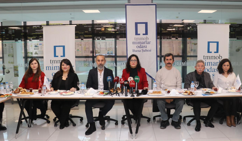 Bursa’nın önemli kültürel miraslarından biri olan Setbaşı Köprüsü’nde yürütülen çalışmalar,