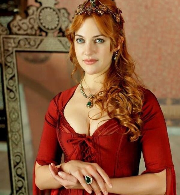 Muhteşem Yüzyıl dizisiyle yıldızı parlayan Meryem Uzerli, Hürrem Sultan rolünü