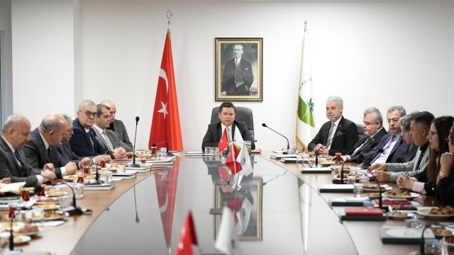 Osmangazi Belediye Başkanı Erkan Aydın, belediye yönetim kadrosuyla birlikte 2025