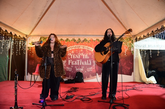 Osmangazi Belediyesi, Yeni Yıl Festivali etkinlikleri kapsamında vatandaşlara, müzik ve