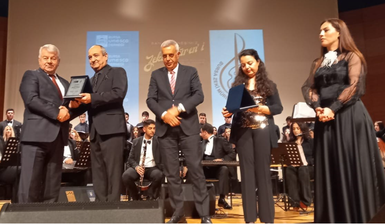 Bursa, sanat güneşi Zeki Müren’i doğumunun 94. yılında düzenlenen özel