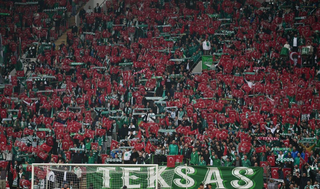 Bursa Büyükşehir Belediyesi, milli birlik ve beraberlik ruhunu tribünlere taşıdı.
