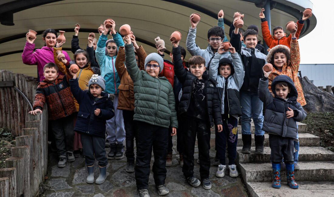 Bursa Büyükşehir Belediyesi tarafından 8500 yıllık Arkeopark’ta düzenlenen atölye etkinliklerine