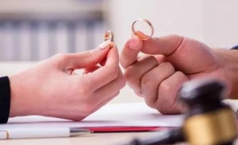 Dijital çağda iletişim alışkanlıklarının değişmesiyle birlikte, eşler ve partnerler arasında