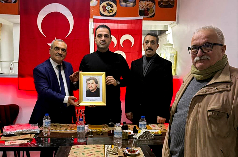 Bursa Ülkü Ocakları Başkanı Nurtaç Usta, Taş Medreseli ülkücülerle buluşarak