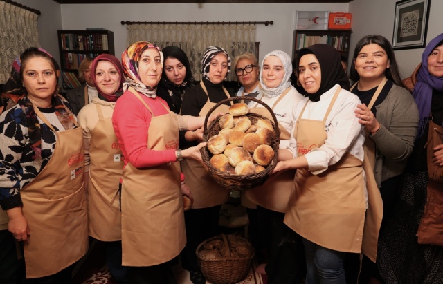 Osmangazi Belediyesi, Miraç Kandili’ne özel düzenlediği etkinlikte kadınları Somuncu Baba’nın