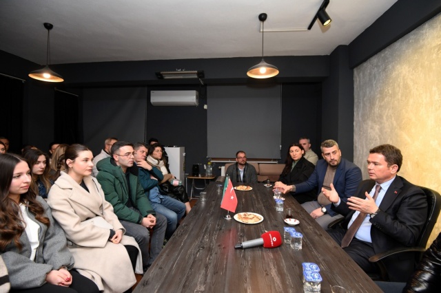 Osmangazi Belediye Başkanı Erkan Aydın, halk dansları aracılığıyla köklü gelenekleri
