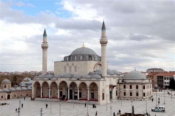 Siyasiler, ramazan ayı dolayısıyla mesaj yayımladı.
