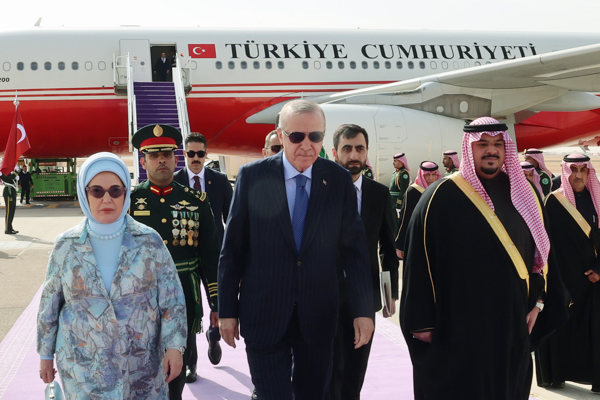 Cumhurbaşkanı Recep Tayyip Erdoğan, Suudi Arabistan’ın başkenti Riyad’a ulaştı
