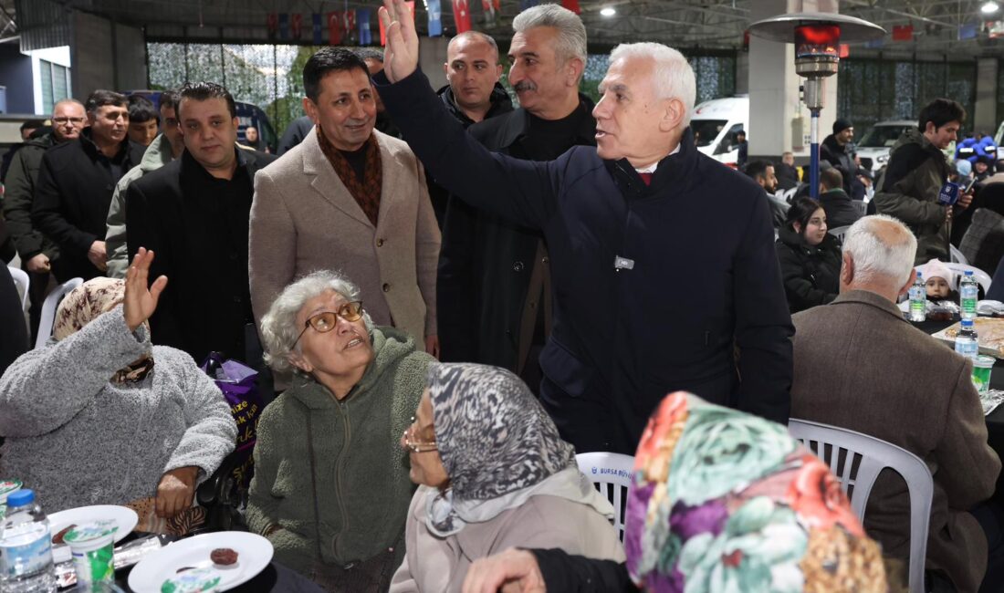 Bursa Büyükşehir Belediyesi’nin Kestel ilçesinde düzenlediği iftar programında konuşan