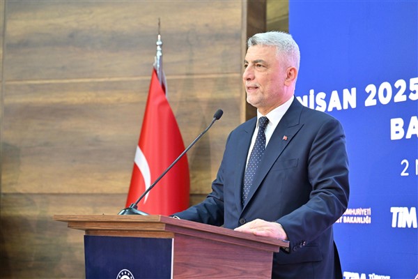 Ticaret Bakanı Ömer Bolat, Türkiye-İran sınırındaki gümrük kapılarında ticari yük