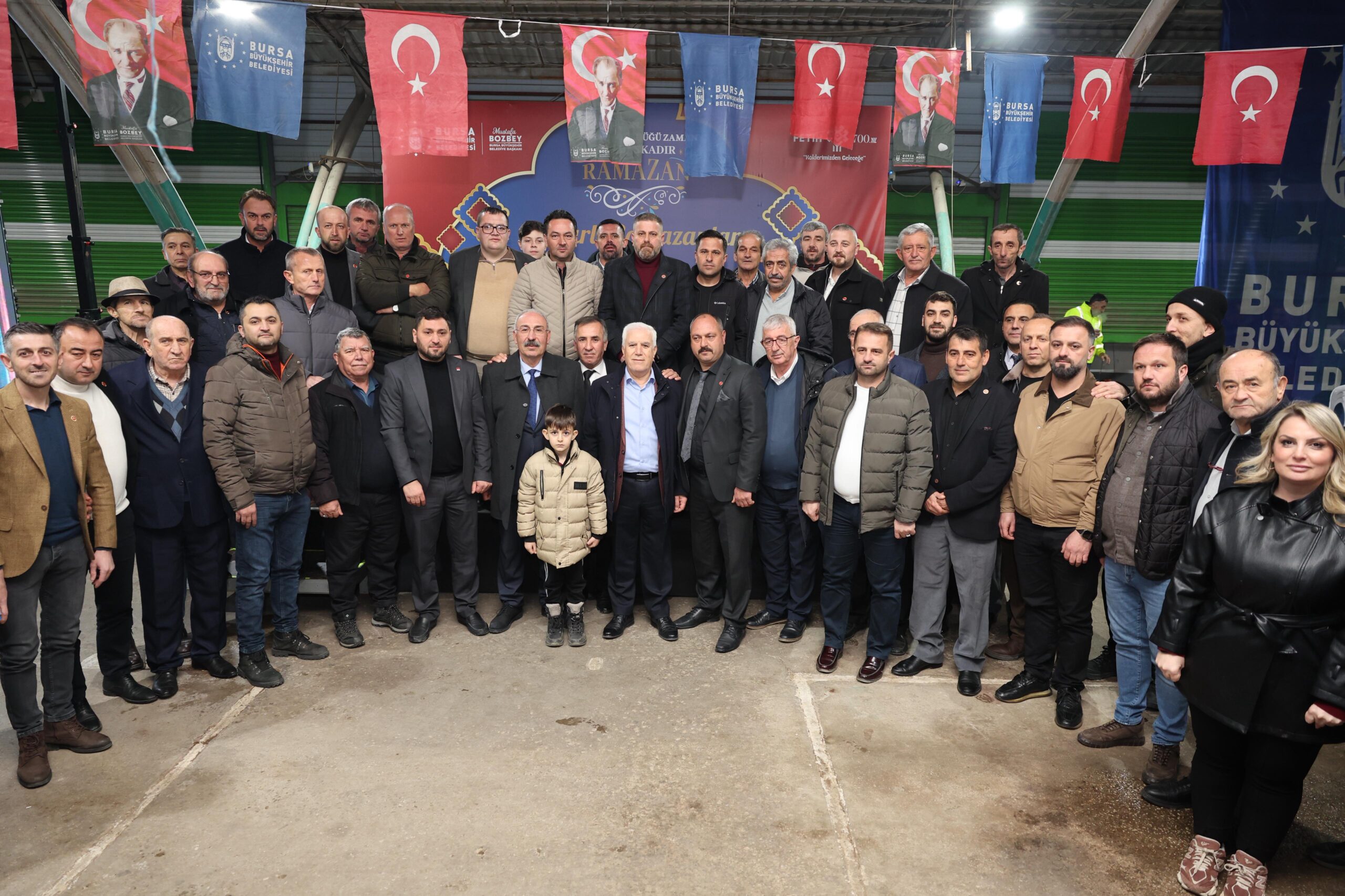 Bursa Büyükşehir Belediyesi tarafından düzenlenen iftar programında İzniklilerle buluşan Başkan