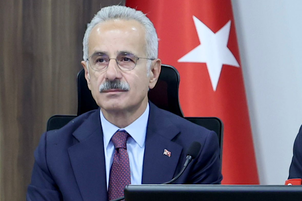 Ulaştırma ve Altyapı Bakanı Abdulkadir Uraloğlu, Osmaneli–Bursa güzergahındaki 106 kilometrelik