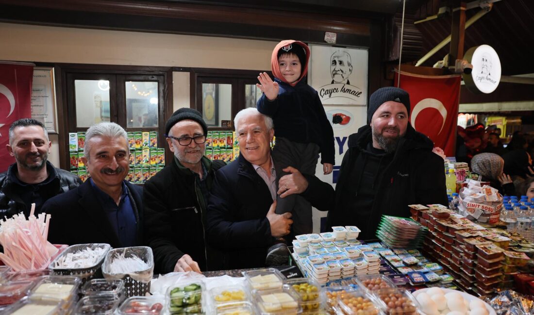 Bursa Büyükşehir Belediye Başkanı Mustafa Bozbey, Ramazan’ın bereketini Abdal Meydanı’nda