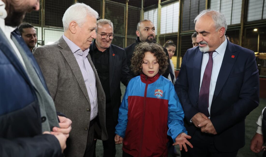 Bursa Büyükşehir Belediye Başkanı Mustafa Bozbey, İnegöl Karadeniz Güvenspor’u ziyaretinde,