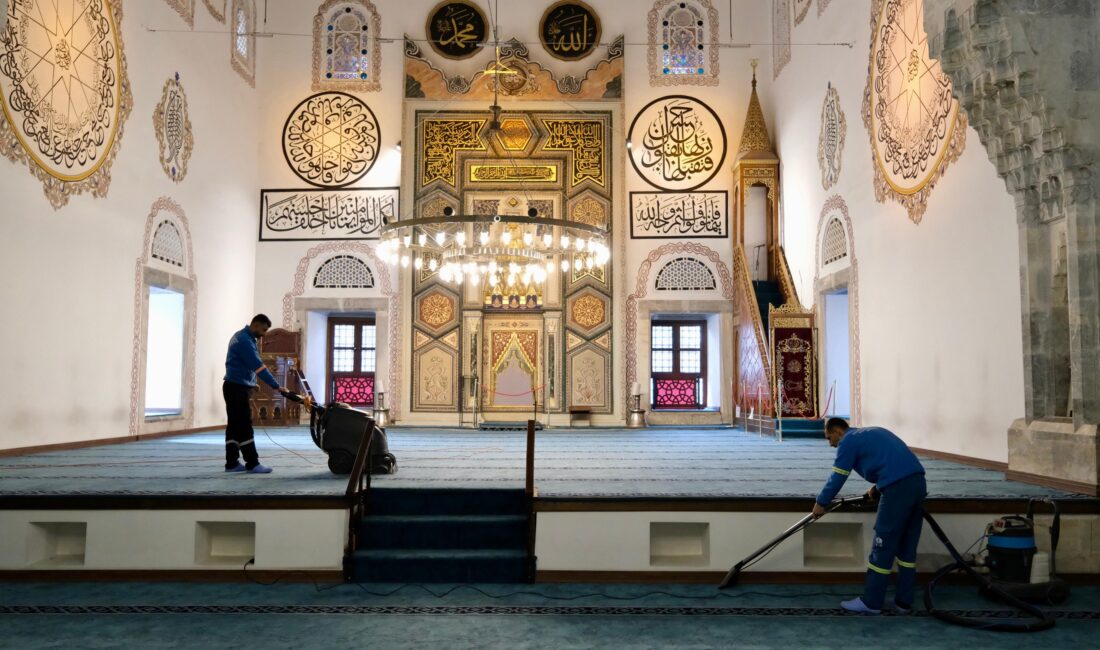 Yıldırım Belediyesi, Ramazan Bayramı dolayısıyla ilçe genelindeki camilerde kapsamlı bir