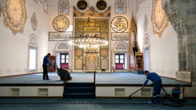 Yıldırım Belediyesi, Ramazan Bayramı dolayısıyla ilçe genelindeki camilerde kapsamlı bir