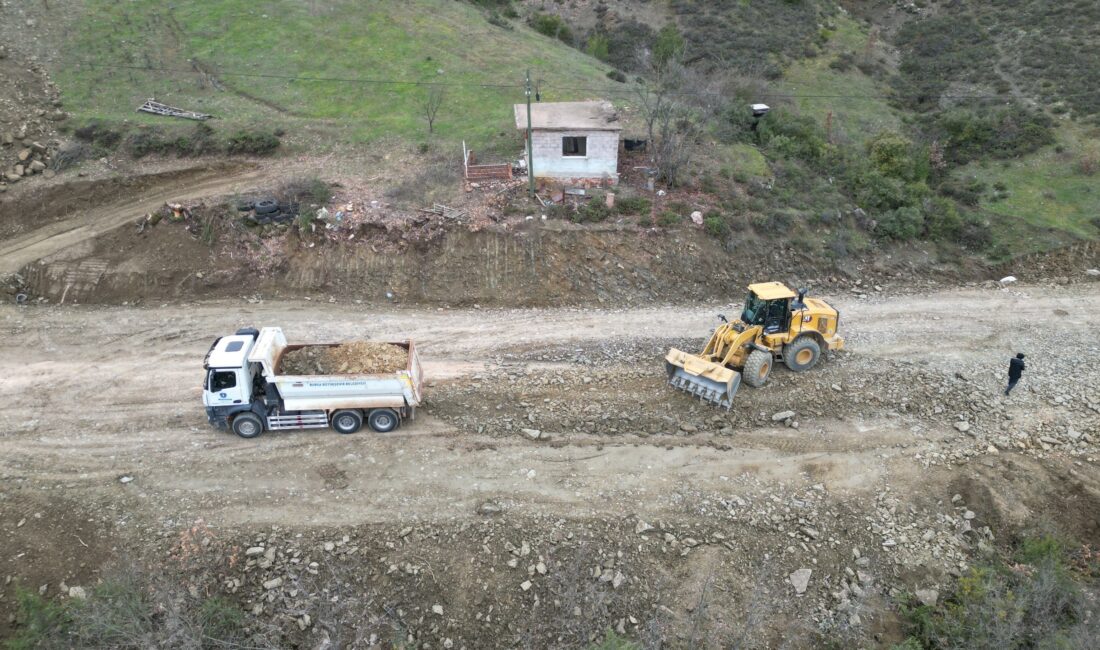 Bursa Büyükşehir Belediyesi, Kestel’de ulaşımda sıkıntı yaşanan mahalle yollarını genişletme