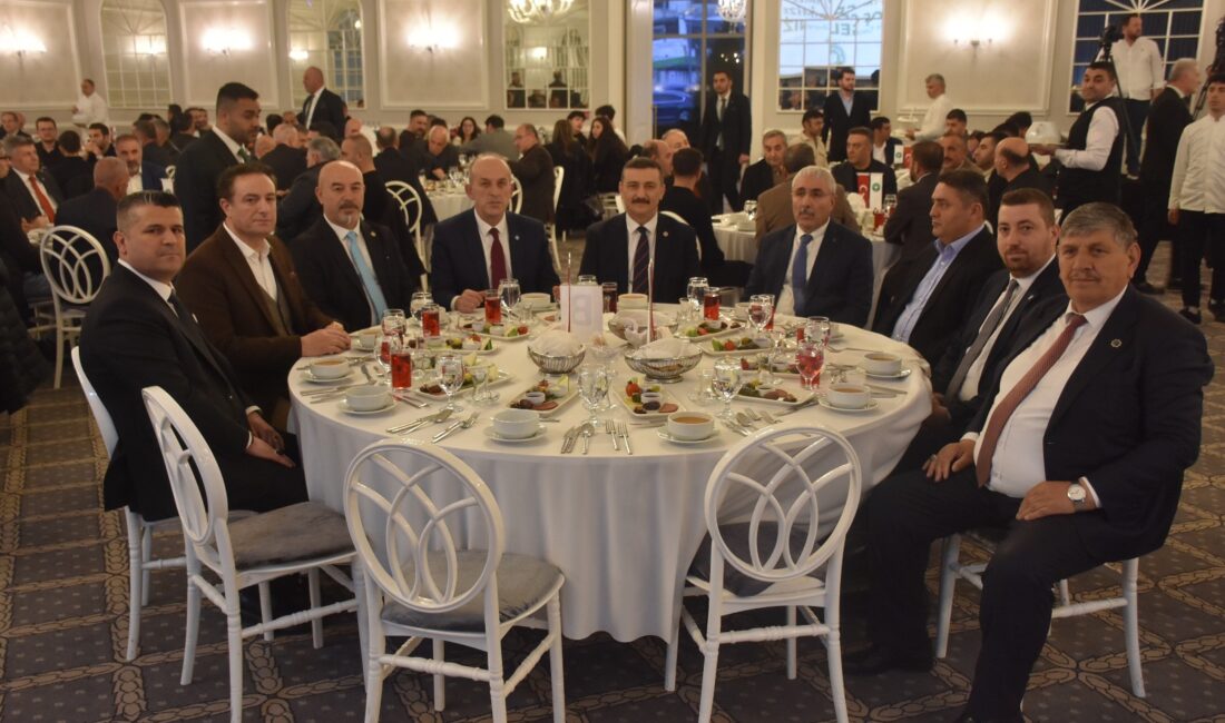 Bursa Muş Eğitim ve Hizmet Vakfı tarafından düzenlenen iftar programı,