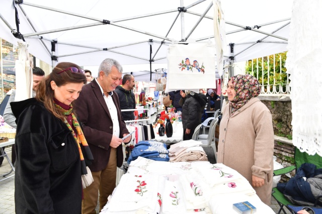 Kadın Girişimciler Bayram Sokağı, Sümbüllü Bahçe Konağı girişinde Osmangazililerin ziyaretine