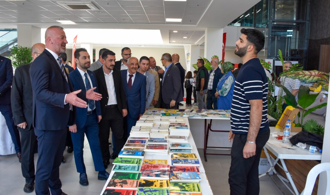Karacabey Belediyesi'nin ev sahipliğinde düzenlenen 2. Karacabey Kitap Günleri, 23