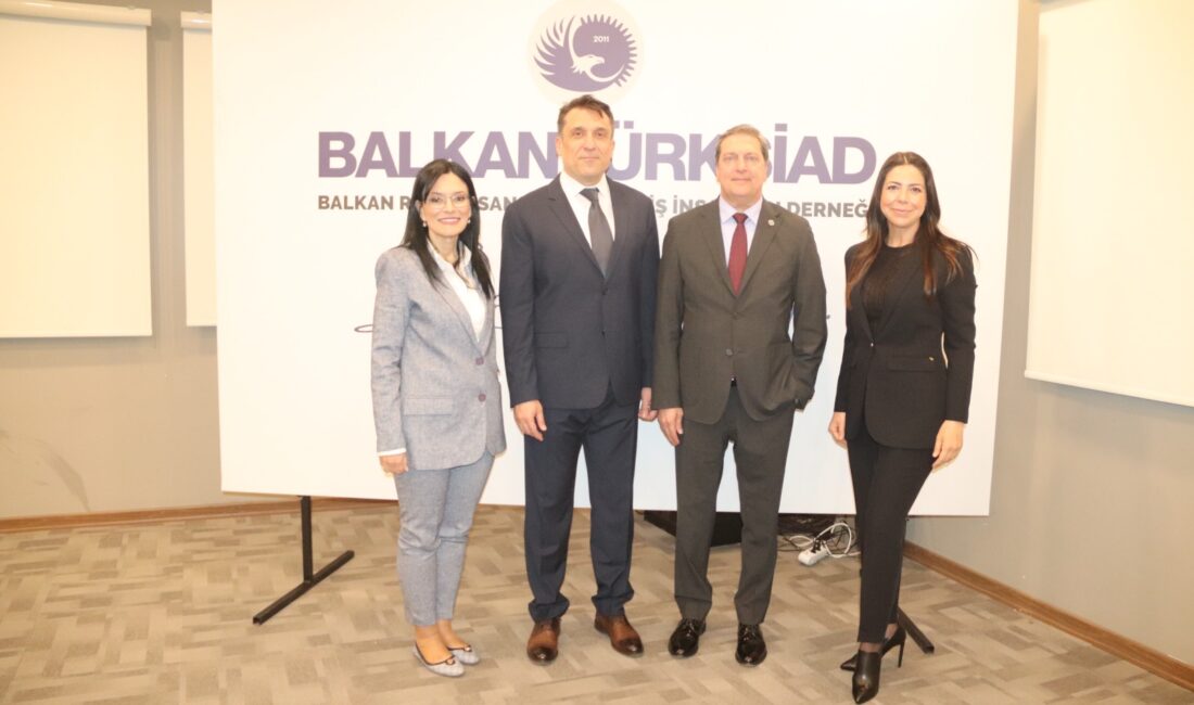 BALKANTÜRKSİAD Akademi tarafından düzenlenen “Değişim ve Dönüşüm Liderliği” konulu seminer,